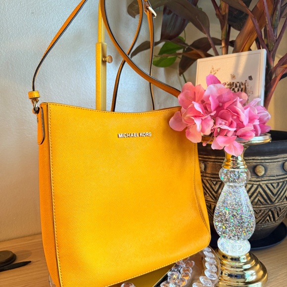 Micheal Kors Bundle Mango Yellow Crossbody and Wallet Set EUC - Picture 4 of 12